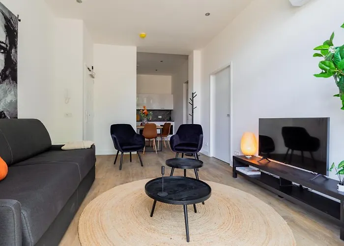 Fast Wifi, Vibrant Home, 10 Min From Efteling 提耳堡